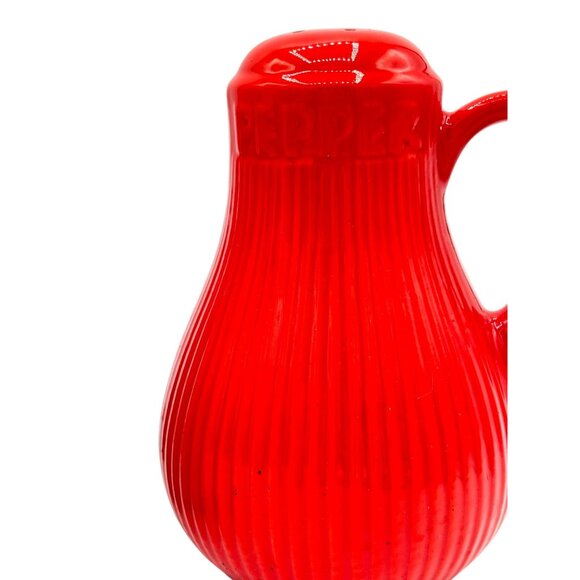 Vintage Hall Pottery Red Handle Salt and Pepper Shaker 5" - Picture 4 of 8